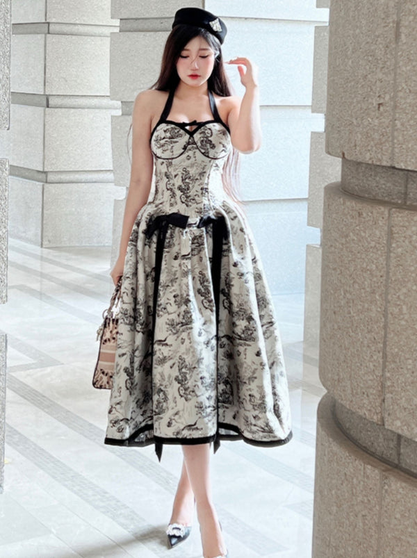 シックモードワンピース+リボンアクセアリー+ネックレス