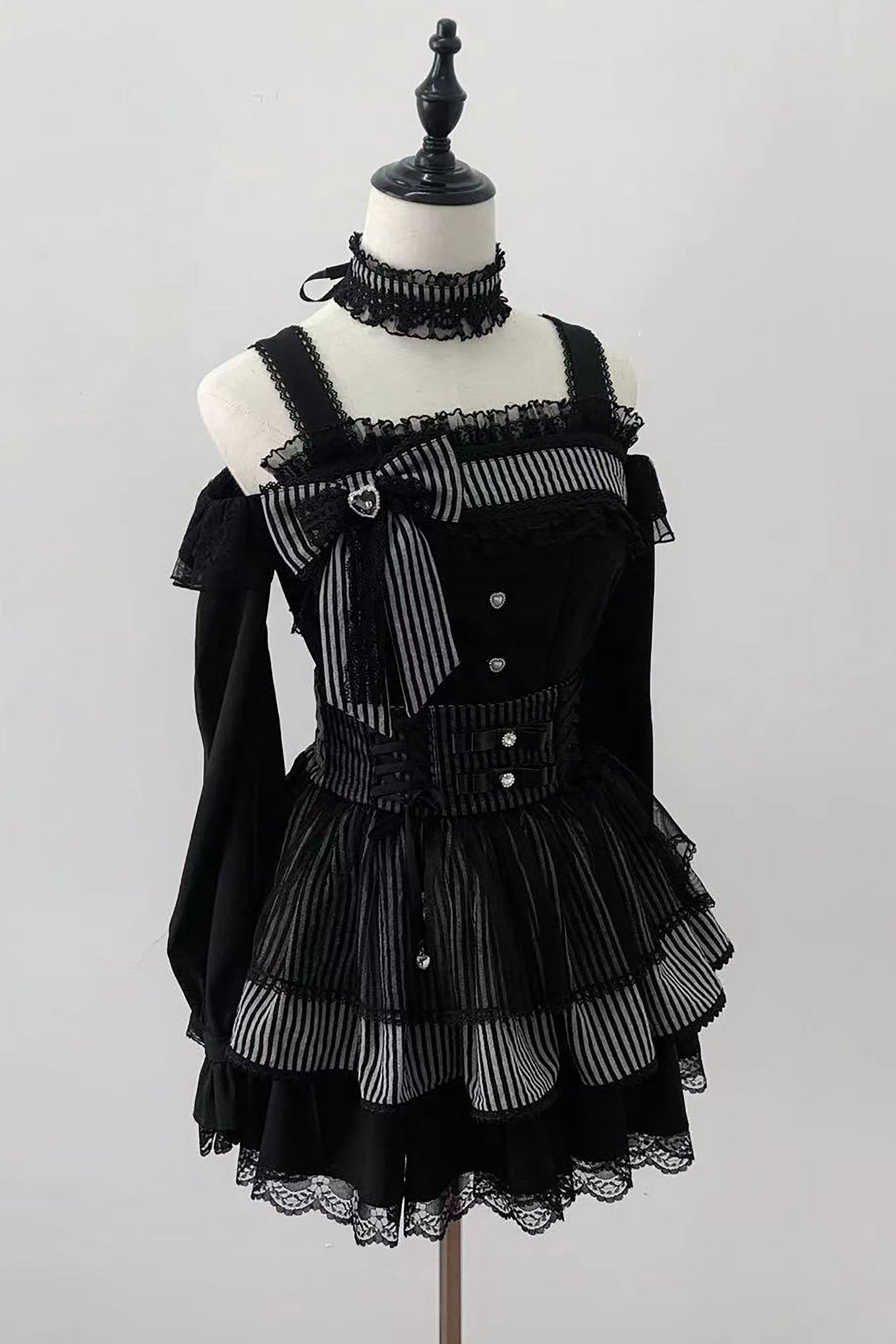 【12月6日予約締切】ブラックアンドストライプロングスリーブサストップス＋リボンケーキスカート＋チョーカー