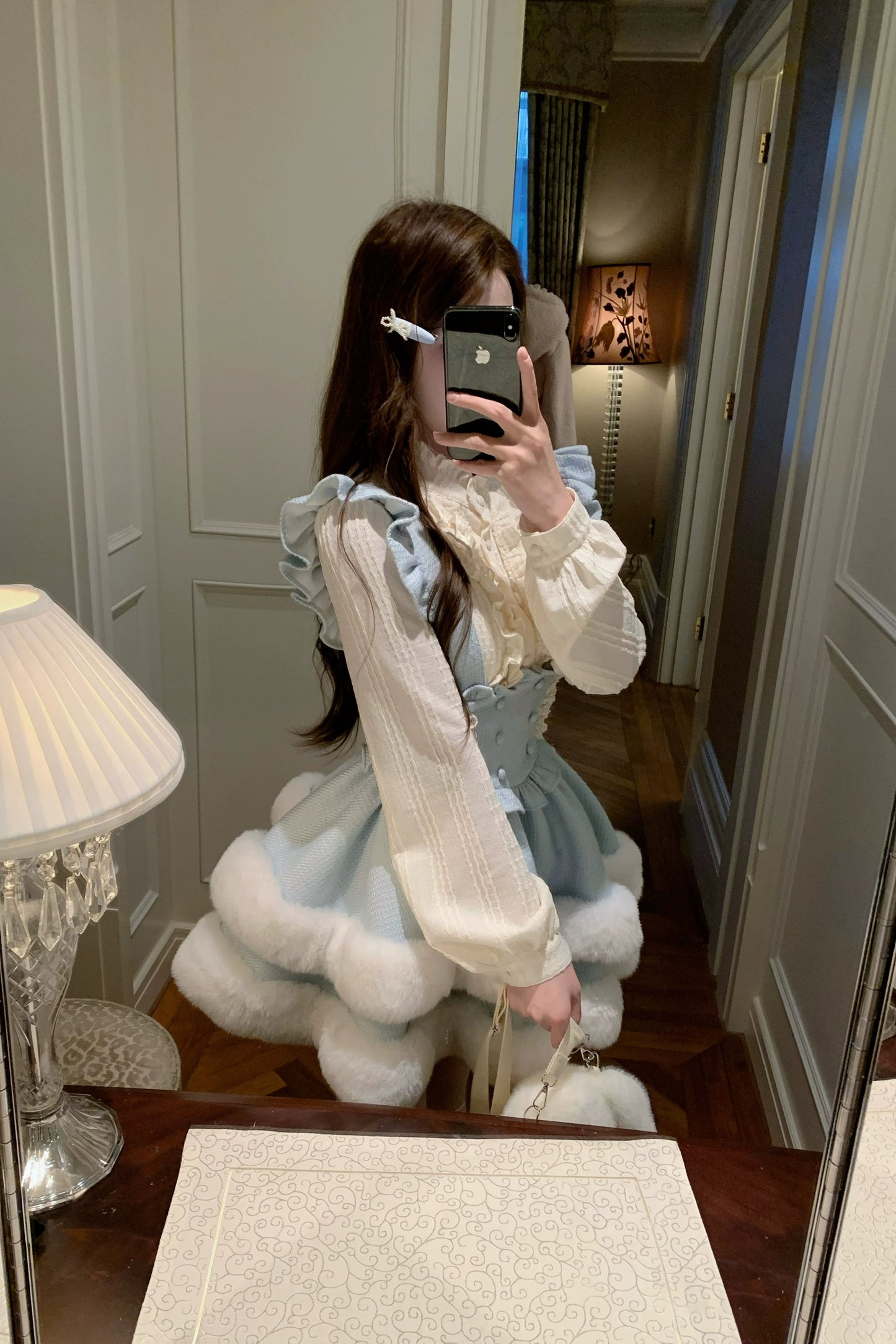 ライトブルーファーカラーケープ+サスペンダースカート+シャツ