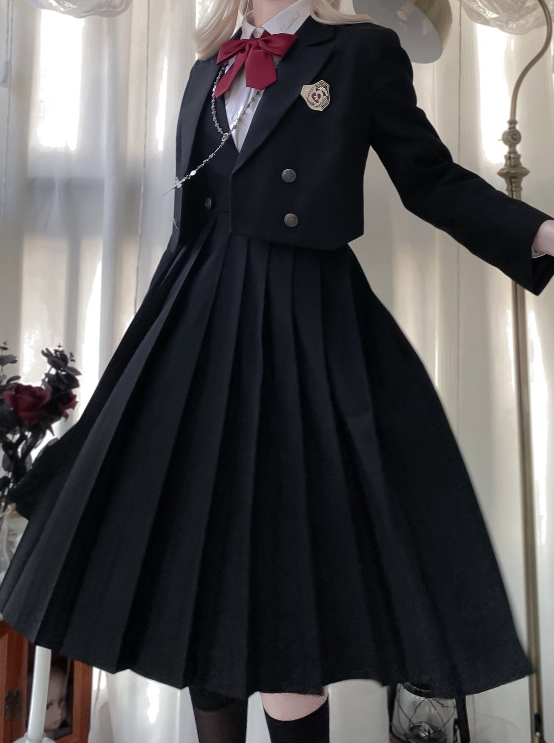 Black Princess College Style Short Jacket + White Shirt + V-Neck Pleated Dress [Reserved Item