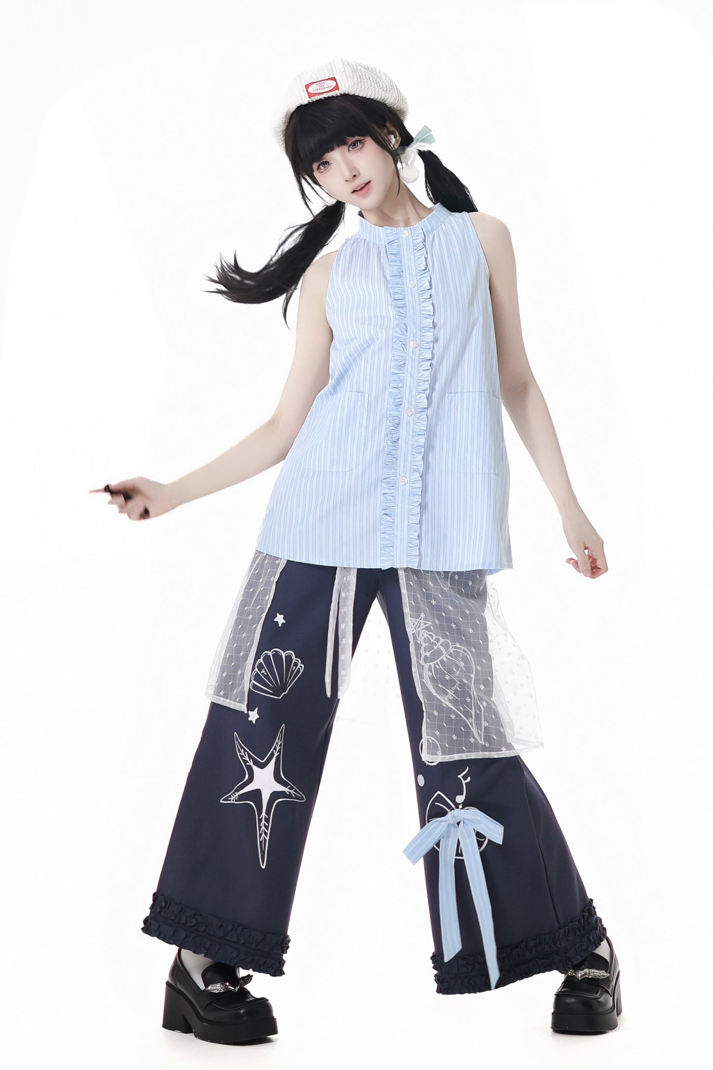 Gestreiftes Strandhemd + ärmelloses Hemd + Overshirt + Rock + weite Hose + Jeansrock