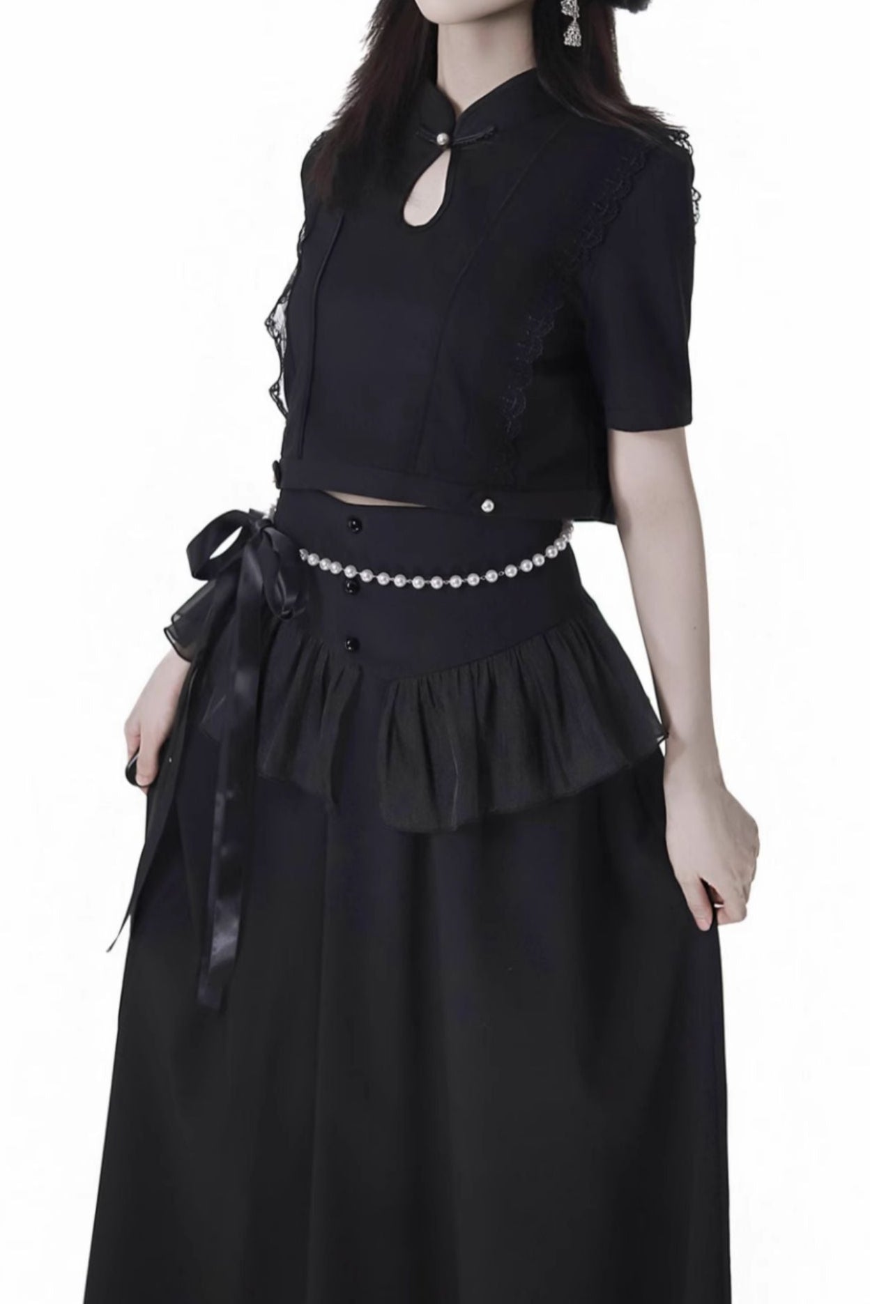 暗黑系无袖连衣裙+短款衬衫+喇叭裙