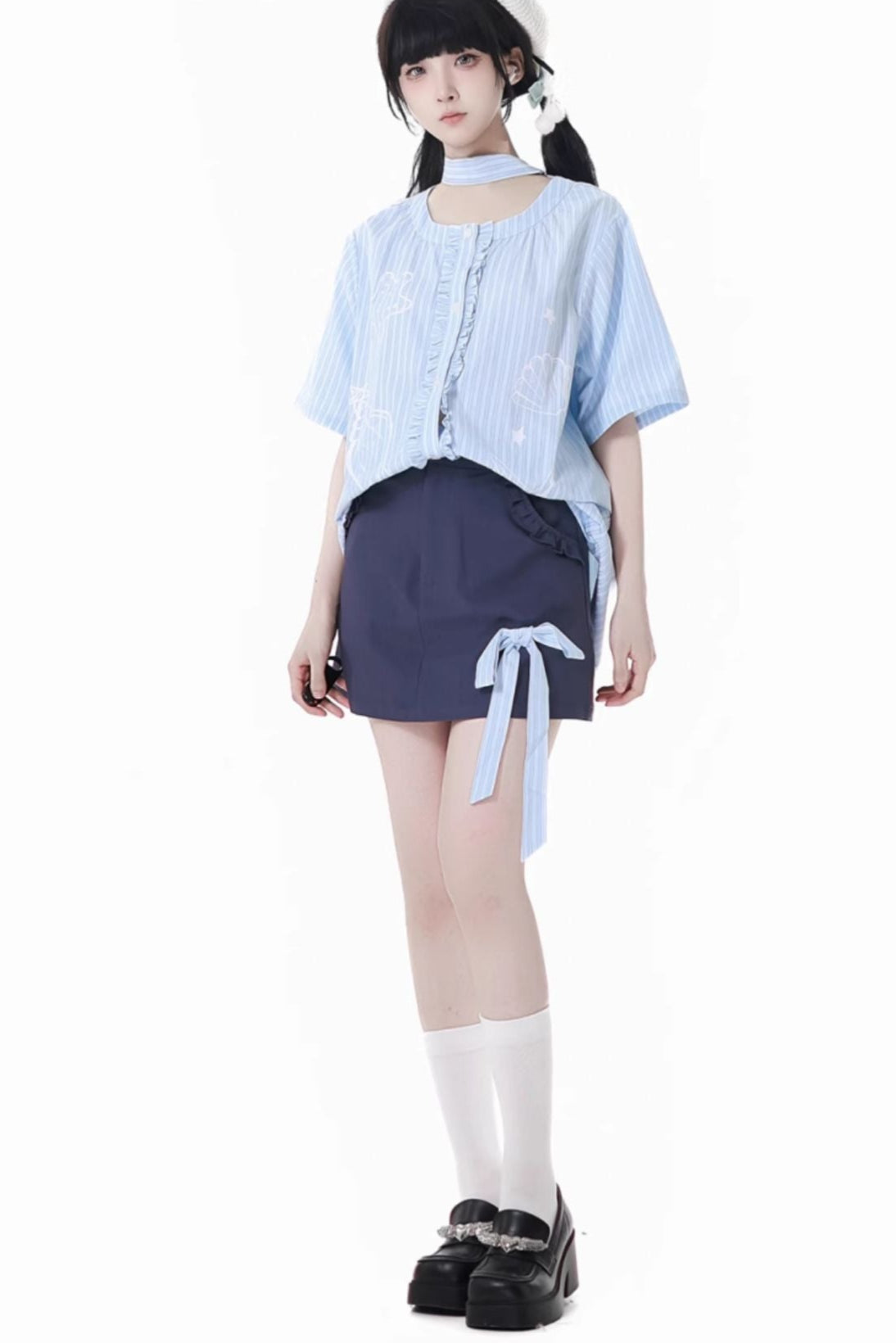 Gestreiftes Strandhemd + ärmelloses Hemd + Overshirt + Rock + weite Hose + Jeansrock