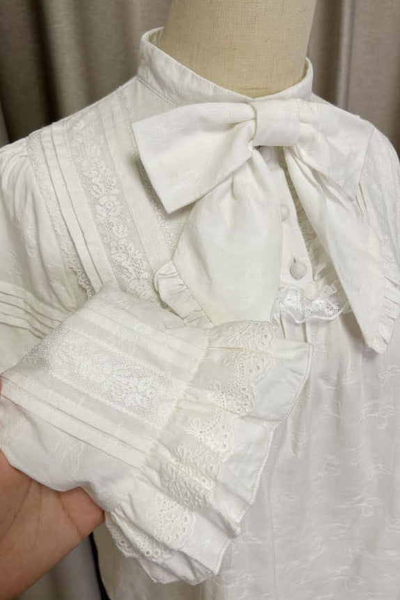 【10月3日予約締切】Black/White Elegant Gothic Lace Puff Sleeve Shirt with Detachable Sleeves and Bow Tie