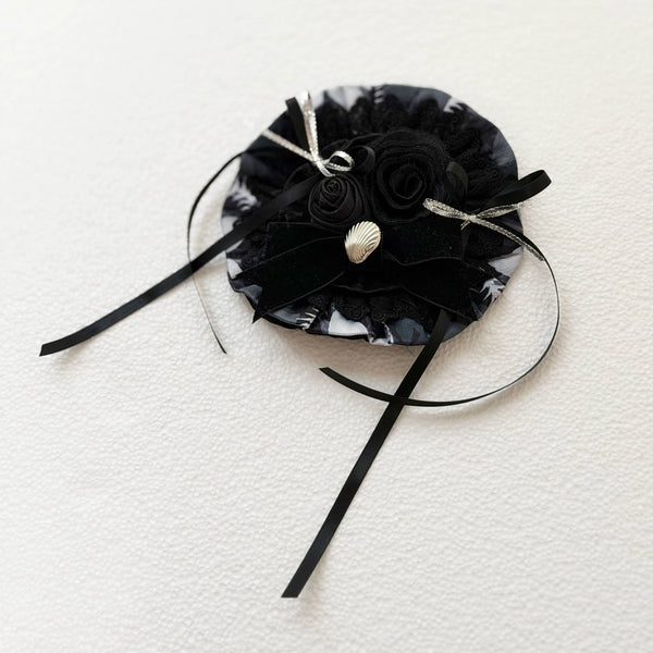 [Précommande jusqu'au 13 mai] Chemise à volants noire à fleurs gothique Bone Iris + jupe corset + accessoires