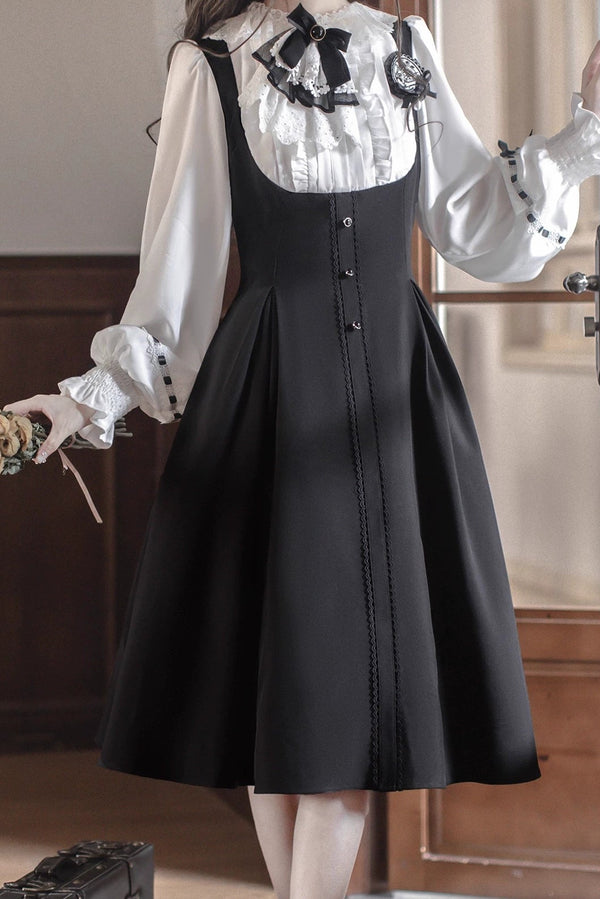 エレガントクラドレス+ケープ+ベレー帽+バッジ