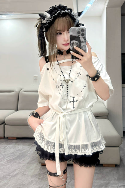 The Bunny Assassin's original innovative White Nights Cross subculture lace panelled off-the-shoulder ripped short-sleeved T-shirt