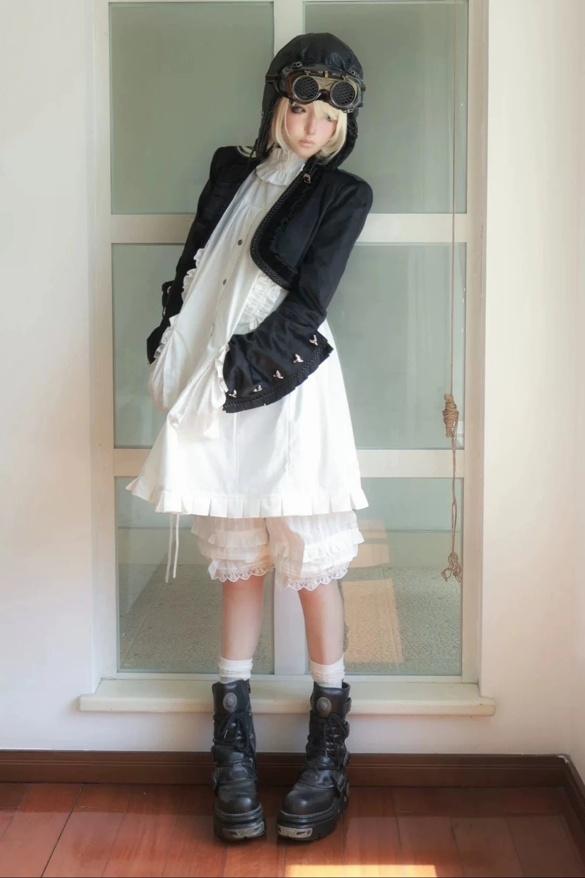 【11月6日予約締切】White/Black Gothic Lolita Drawstring Frill Strap Doll Dress