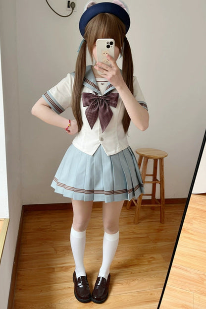 ミルクグリーンセーラー服