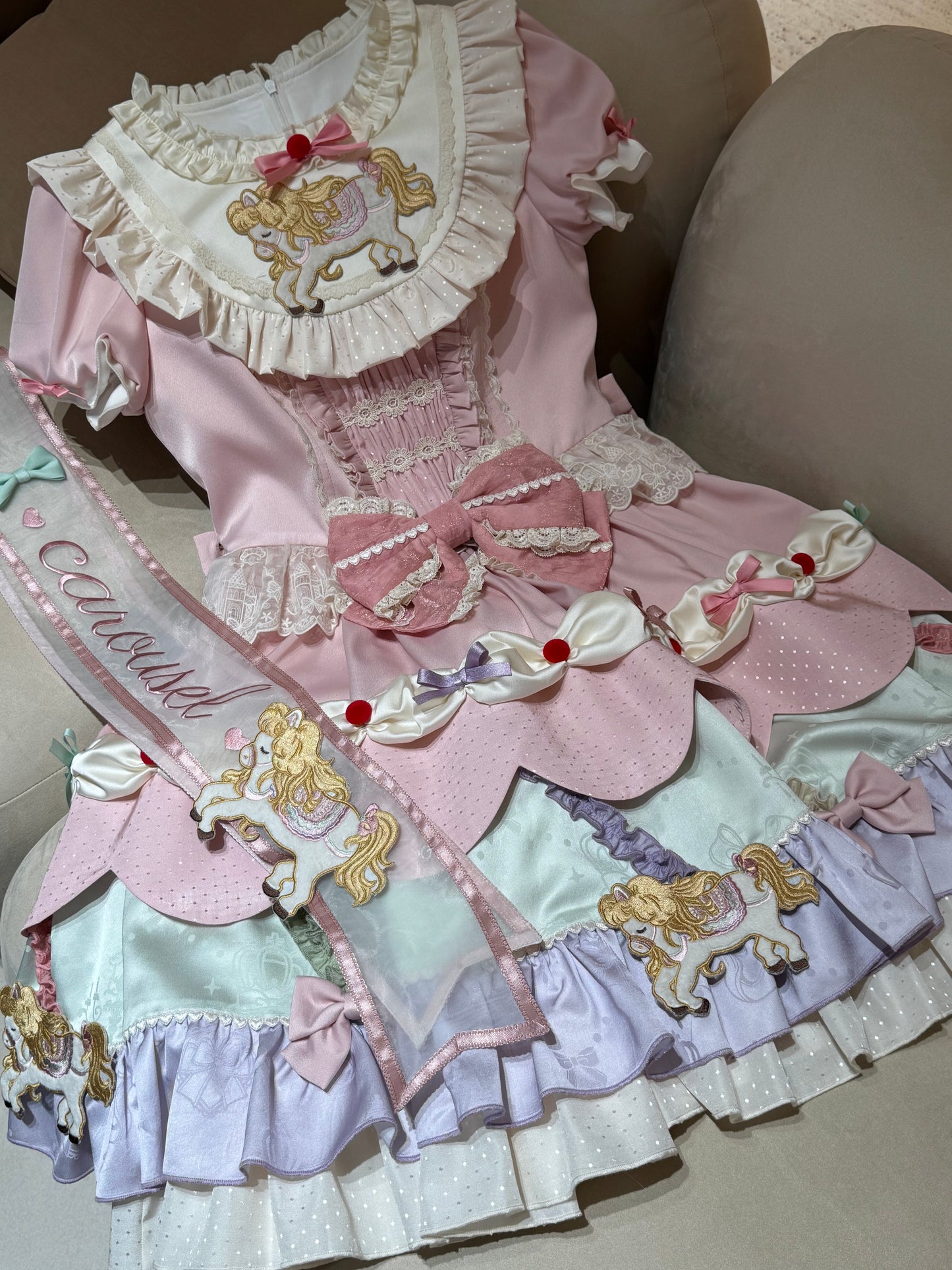 【8月20日予約締切】ピンク×パステルスイートロリータエンブロイダリーフリルリボンティアードドレス