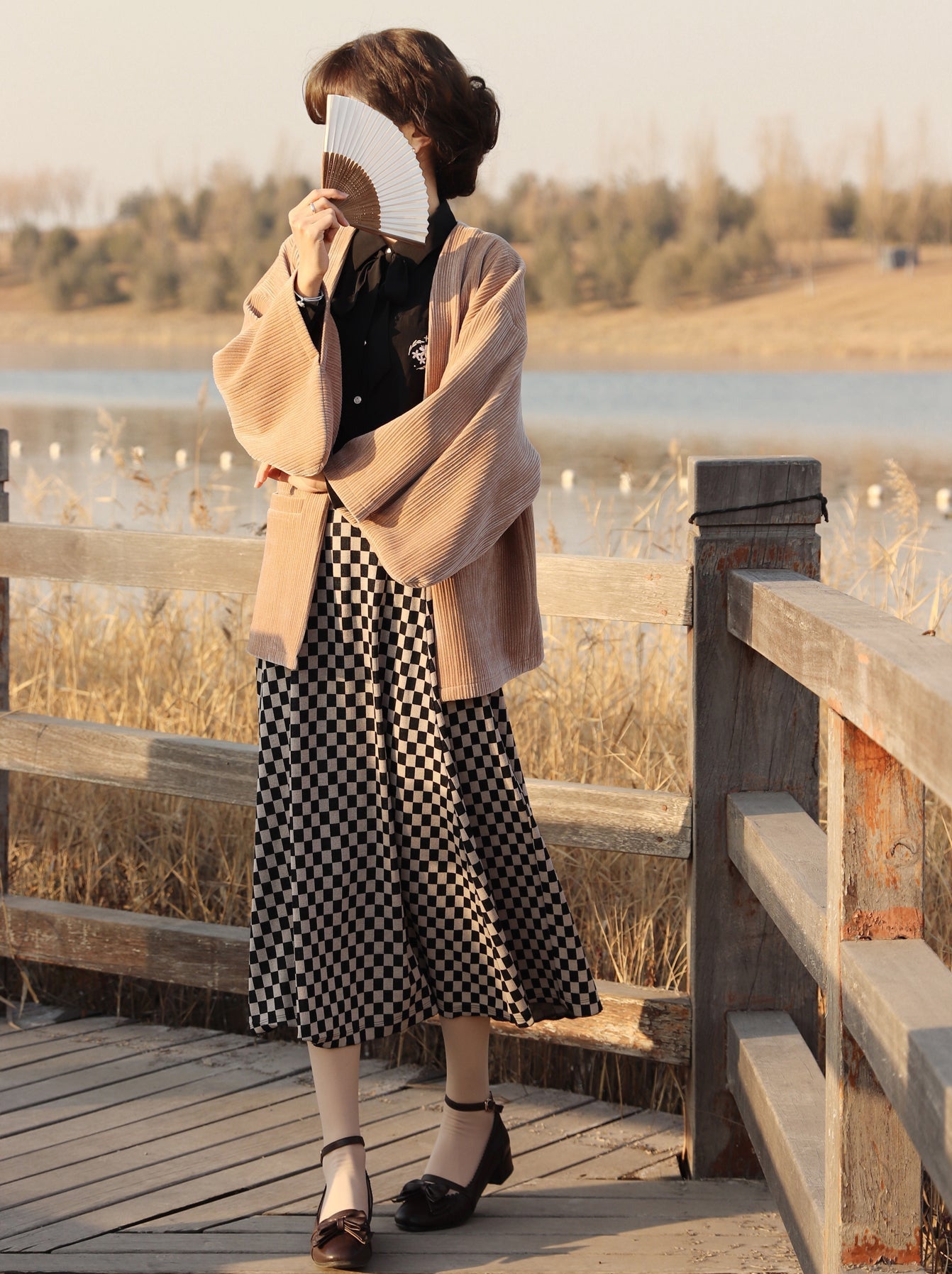 cherry note Showa retro feather jacket + chiffon ribbon shirt + checkered skirt + dark gray skirt + brooch