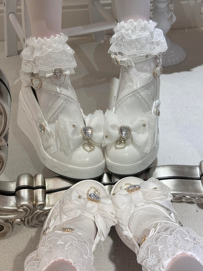 【3월 23일 예약마감】 화이트 앤 블랙 라인스톤 레이스 리본 슈즈