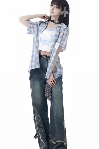 チェックシャツ＋キャミソール＋デニムパンツ