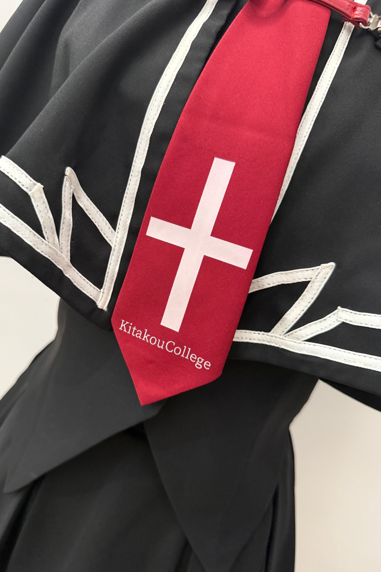 [Date limite de réservation : 31 juillet] Ensemble costume de cosplay gothique campus du Nord avec cape noir/blanc