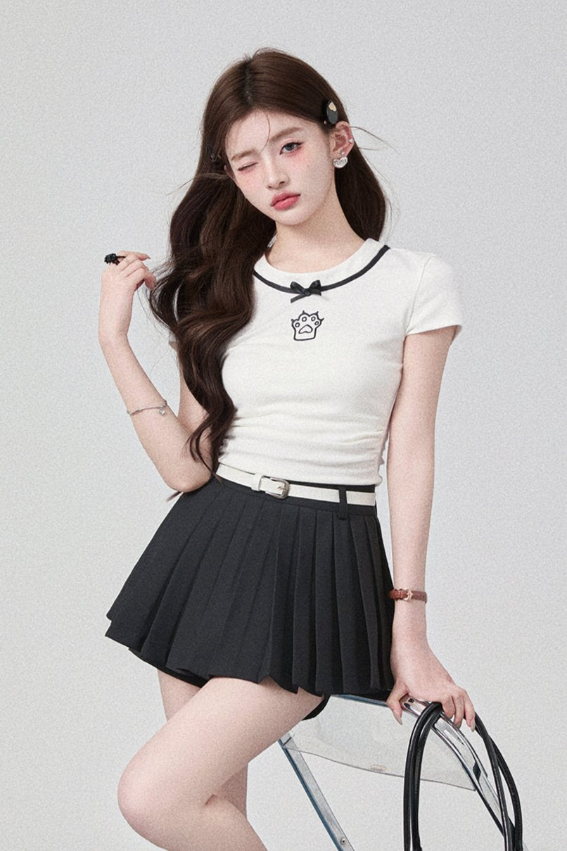 Solid color -Catpo T -shirt+short skirt+black pleats culott