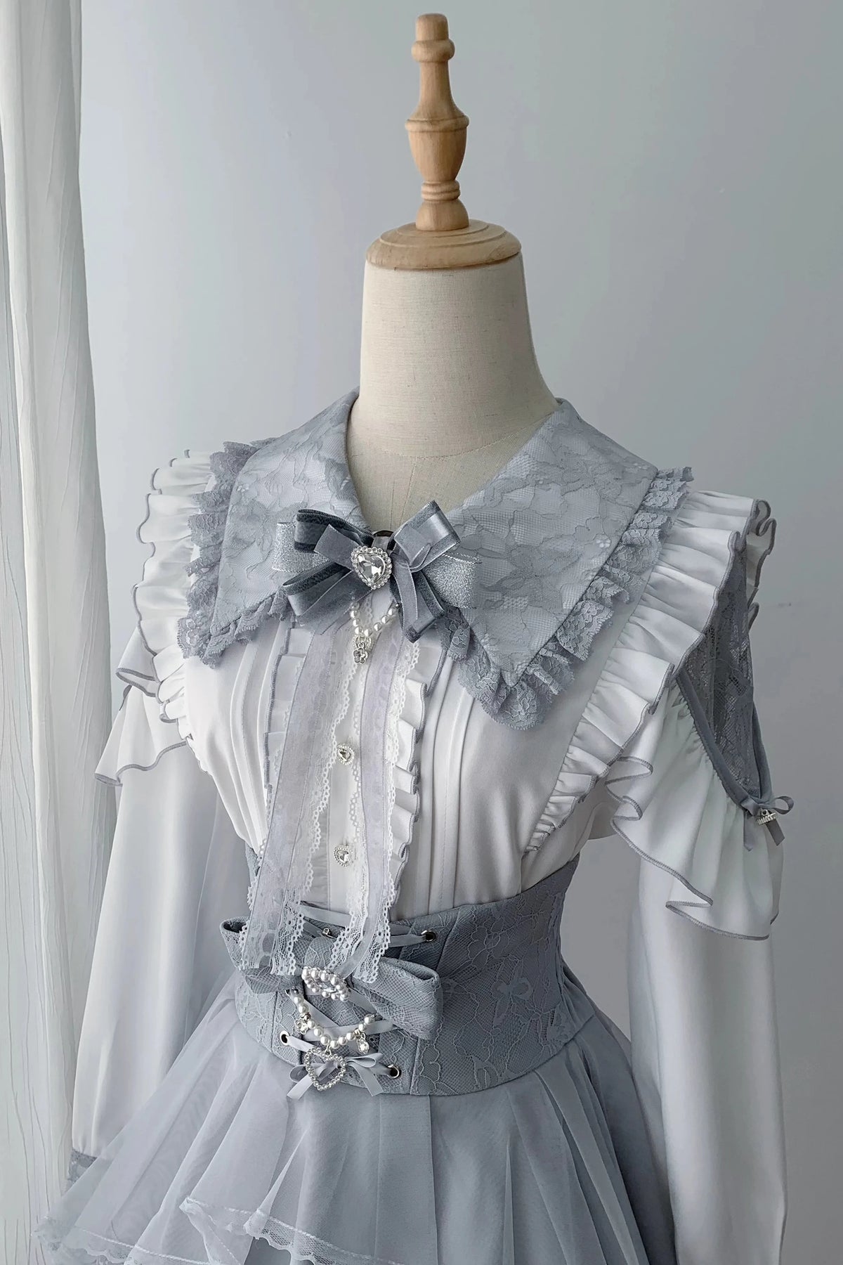 【11月15日予約締切】Light Blue Lace Collar Frill Shirt + Pearl Bow Layered Lace Skirt + Rhinestone Ribbon Tie