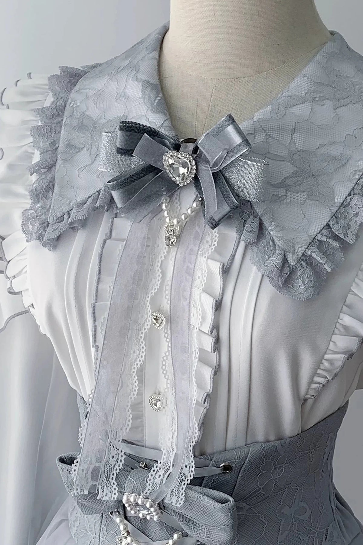 【11月15日予約締切】Light Blue Lace Collar Frill Shirt + Pearl Bow Layered Lace Skirt + Rhinestone Ribbon Tie
