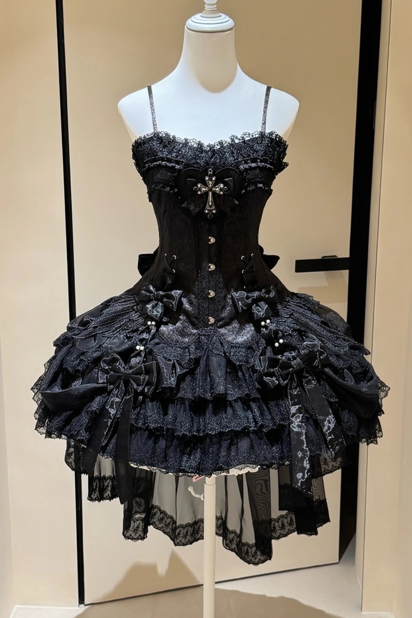 【8月12日予約締切】ブラック／ホワイトダークエンジェルゴシックロリータコルセットティアードサスドレス＋バックリボントレーンセット