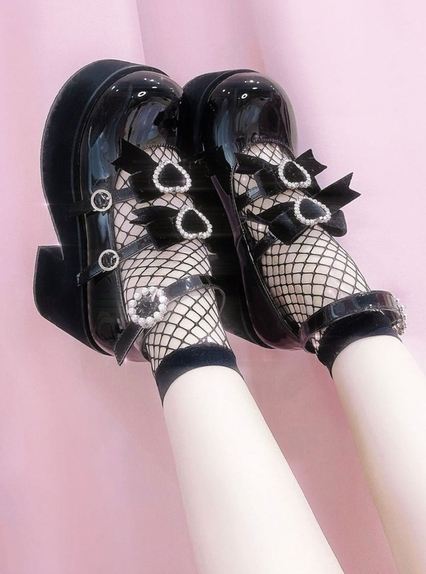 [Date limite de réservation : 20 mars] Chaussures à plateforme à trois boules en ruban doux.