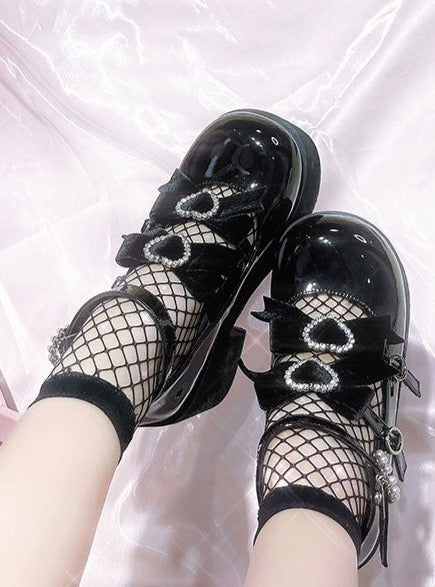 [Date limite de réservation : 20 mars] Chaussures à plateforme à trois boules en ruban doux.