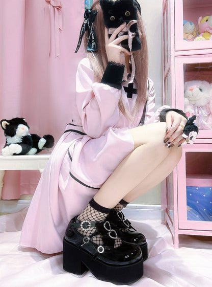 [Date limite de réservation : 20 mars] Chaussures à plateforme à trois boules en ruban doux.