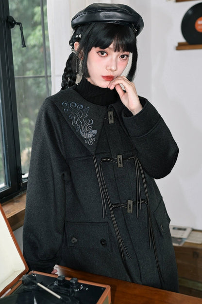 ダークフィンエンブロイダードウールコート