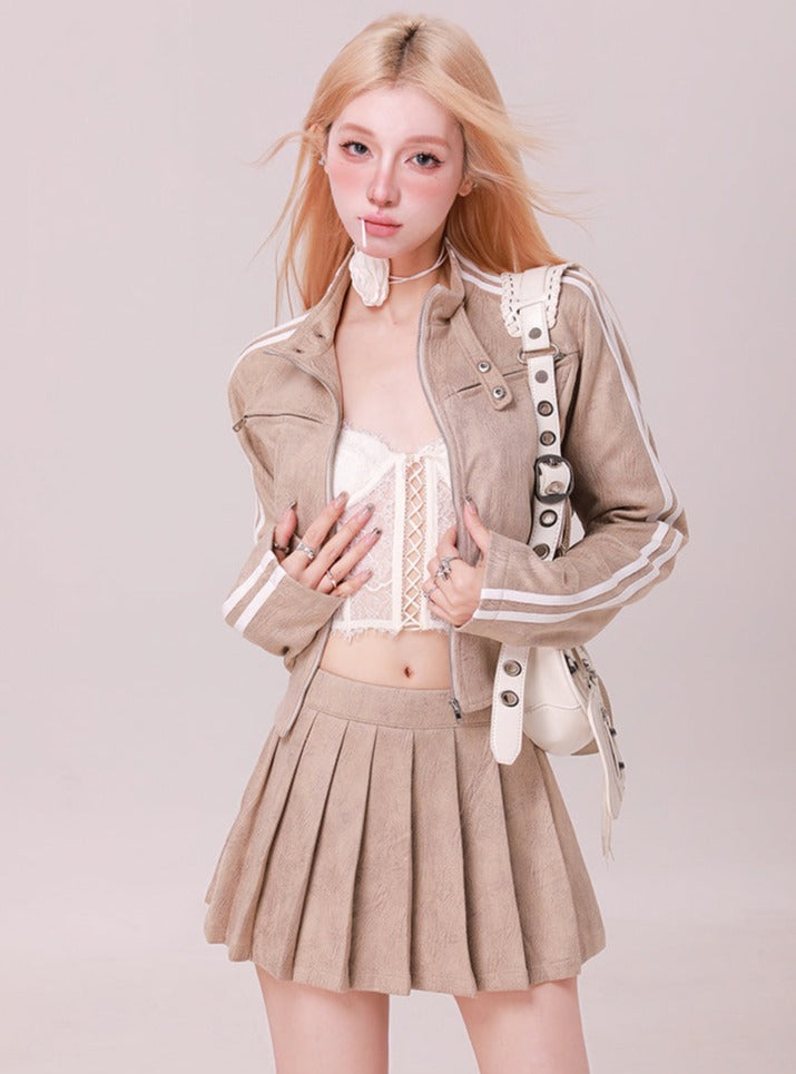 Line leather jacket + pleated skirt