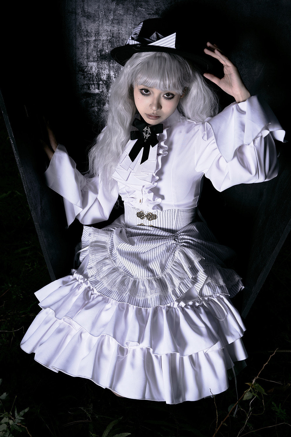 [Reservation Deadline: January 10th] nobles grand mansion 3.0 Series Jewel Stone Brooch Ruffle Bow Tie Accessory