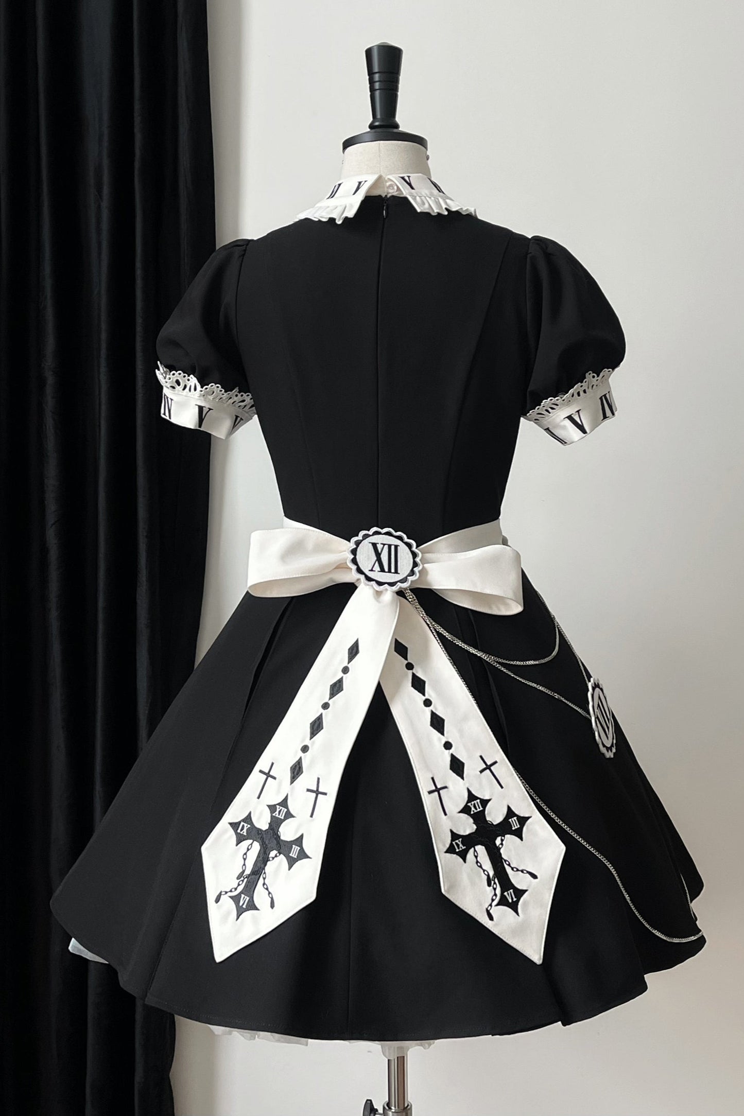 [Deadline for reservation: March 18] Time Traveler Series Short Sleeve Dress + Apron