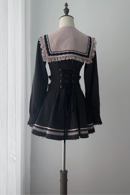[Reservierungsschluss 29. September] Pink-schwarz gestreiftes langärmeliges Matrosenkleid mit Rüschen + Shorts + Schmuck-Fliege-Set