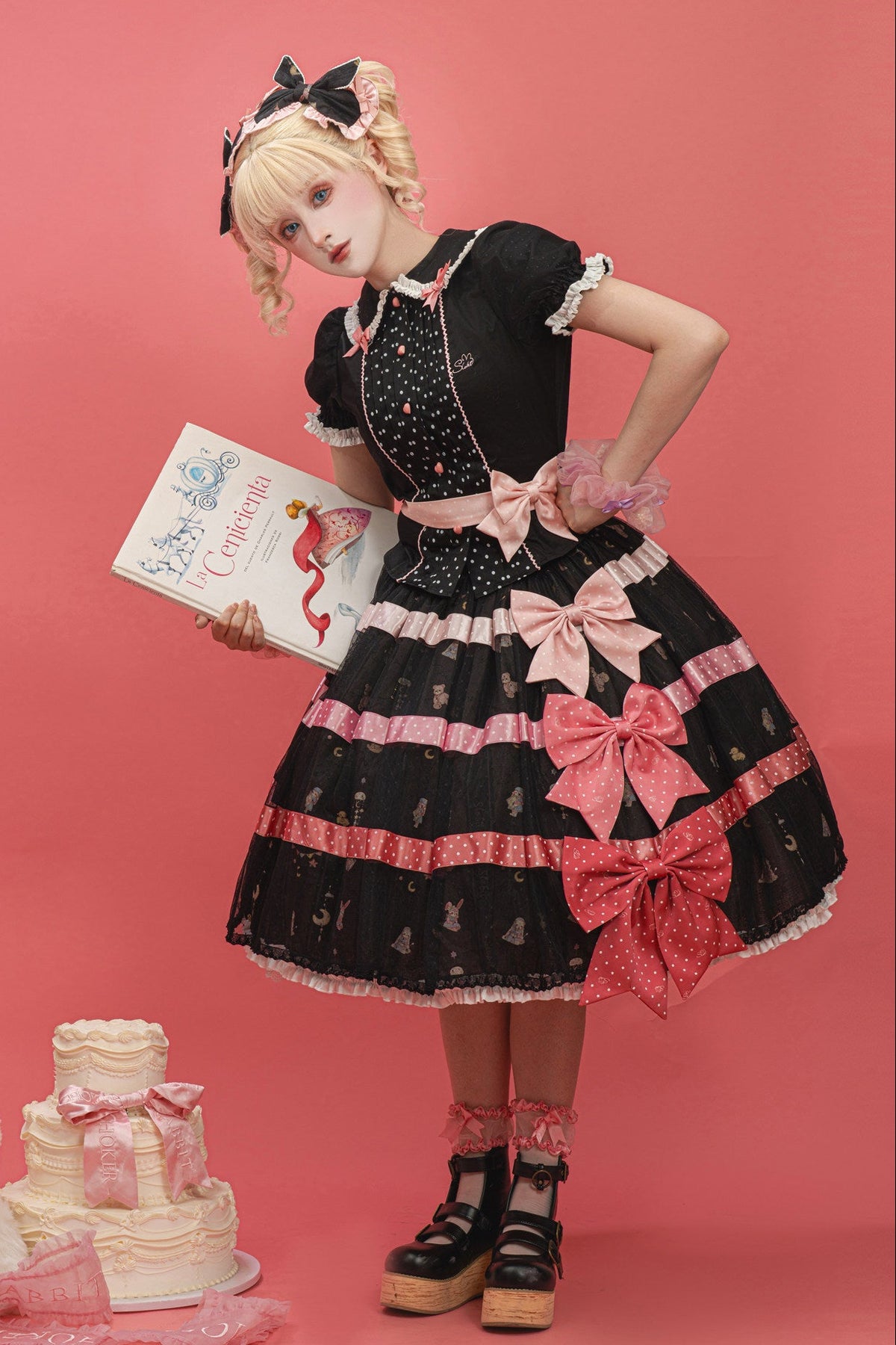 [Reservierungsschluss am 105] Sweet-Lolita-Hemd mit Peter-Pan-Kragen, Polka-Dots und Taillenband + Rock mit dreifacher Schleife + Set