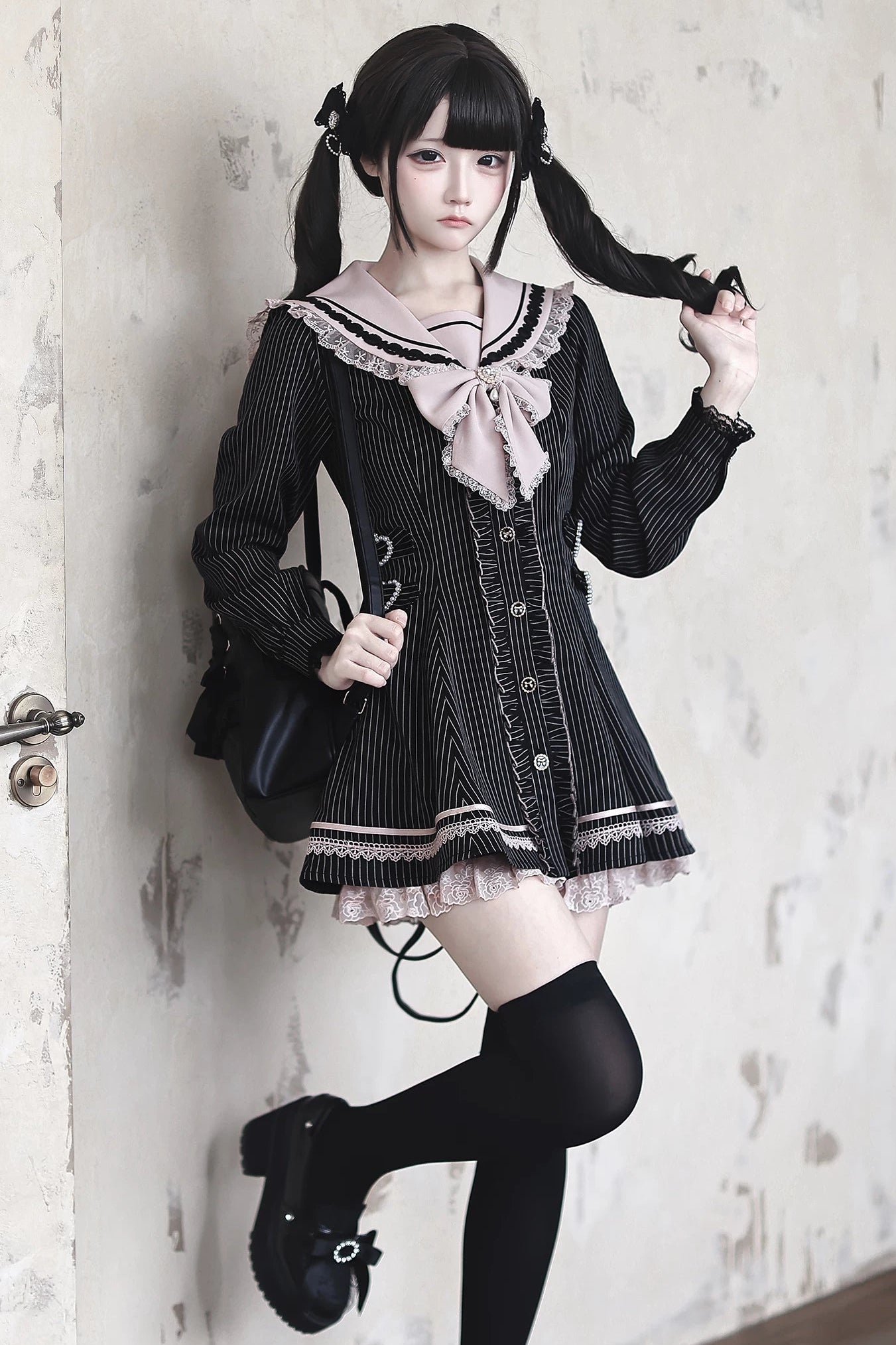 [Reservierungsschluss 29. September] Pink-schwarz gestreiftes langärmeliges Matrosenkleid mit Rüschen + Shorts + Schmuck-Fliege-Set