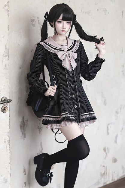[Reservierungsschluss 29. September] Pink-schwarz gestreiftes langärmeliges Matrosenkleid mit Rüschen + Shorts + Schmuck-Fliege-Set