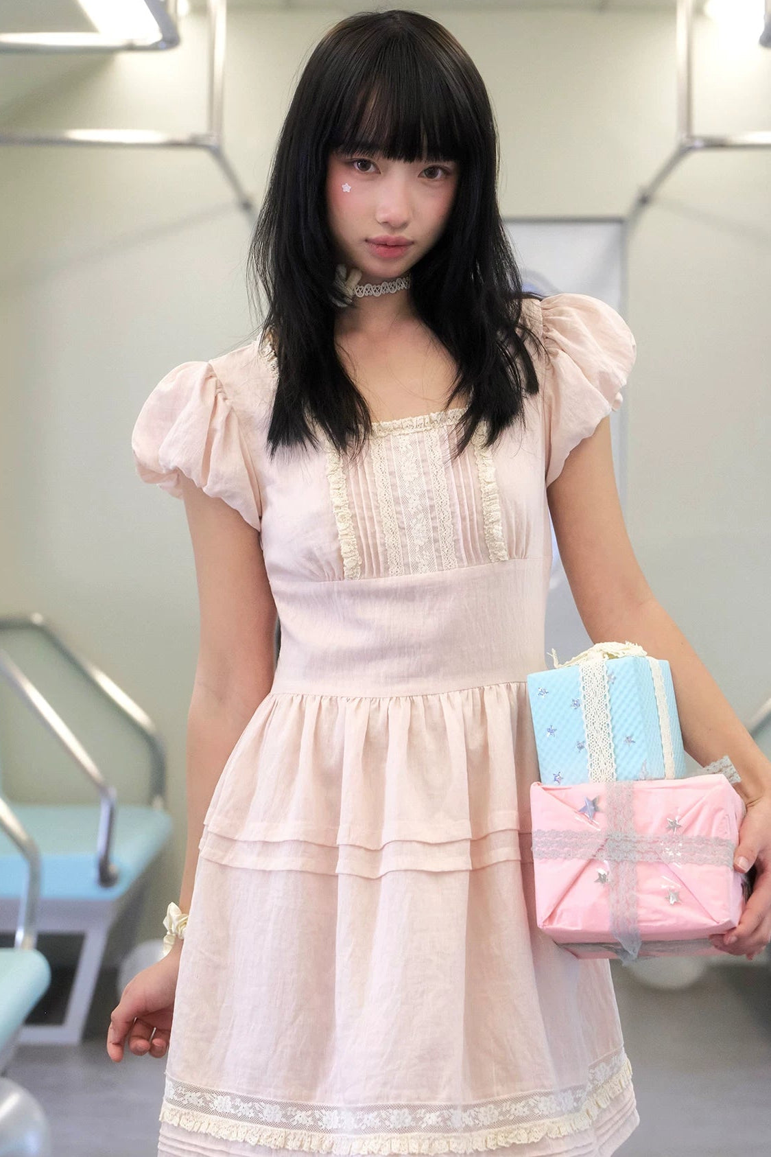 ピンクレーヨンレースパフドレス