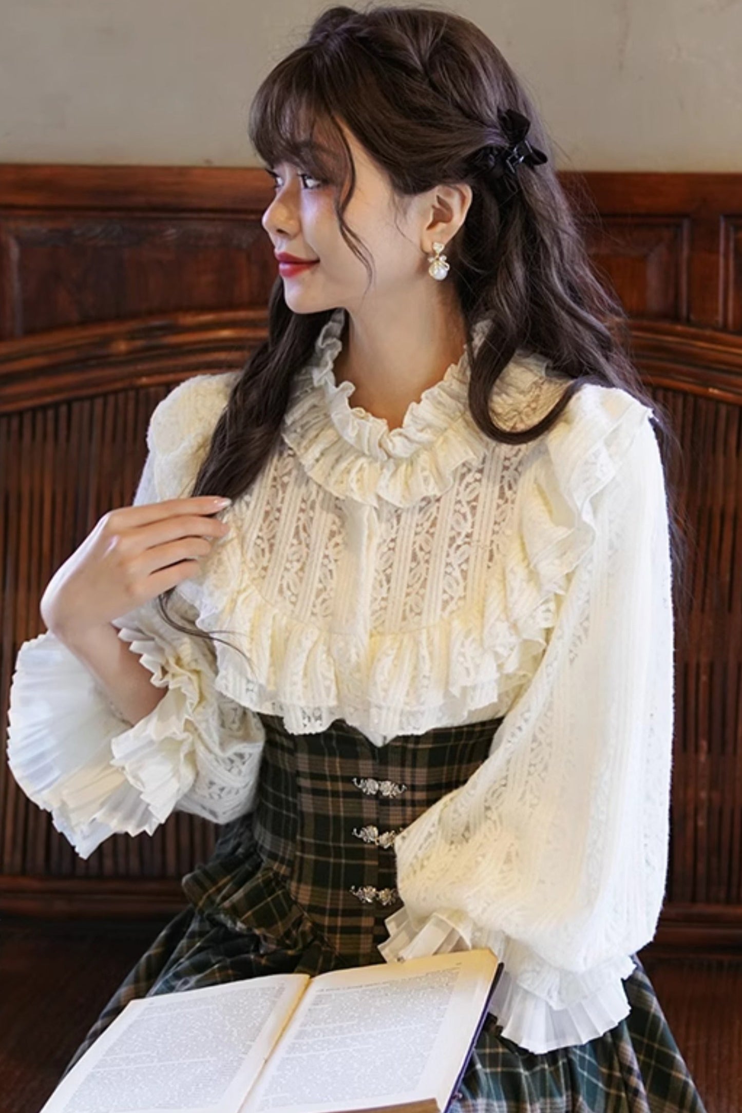 Frilled Lace Lantern Sleeve Shirt