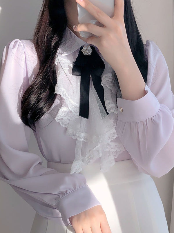 Race volume frill blouse