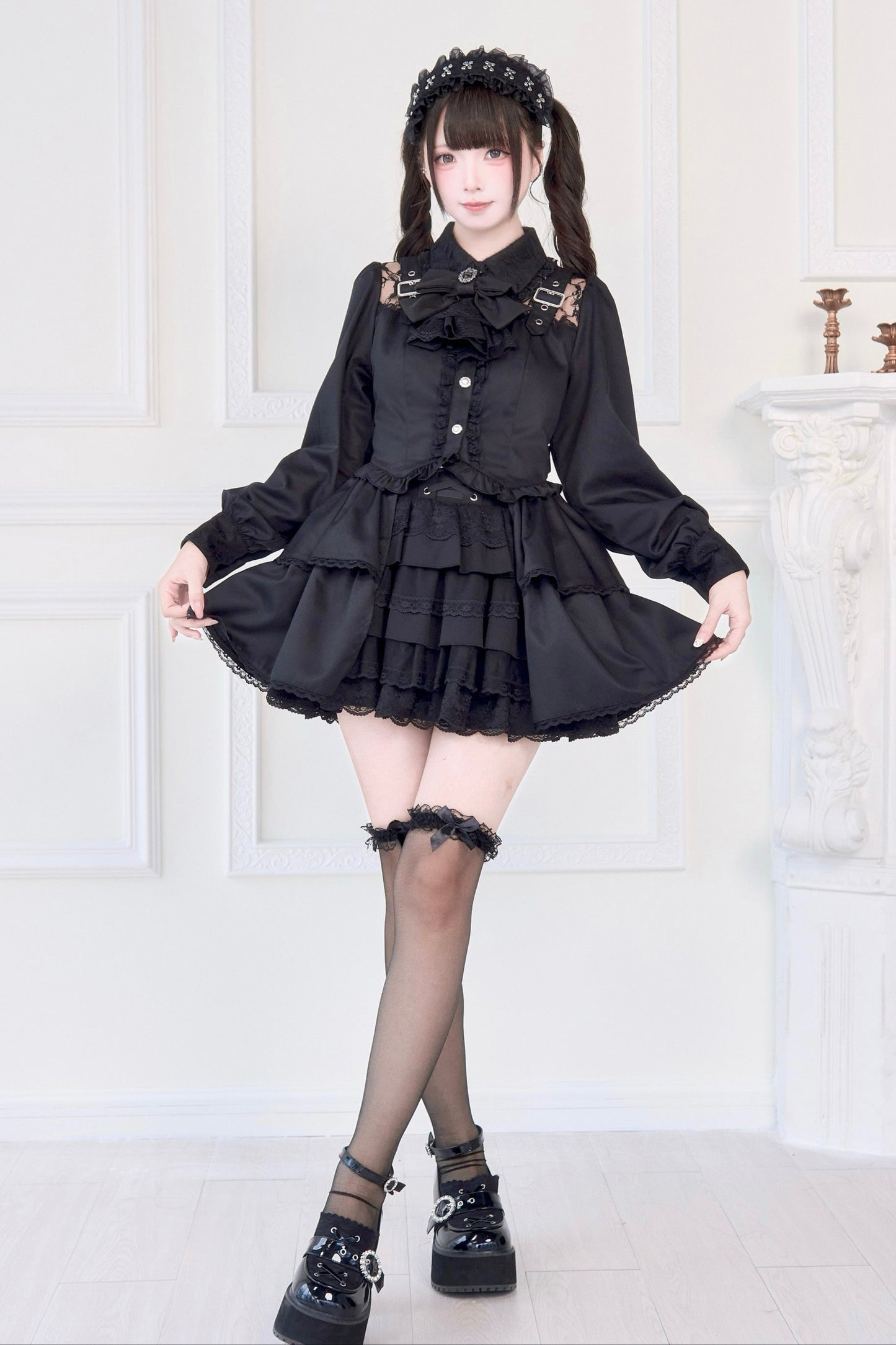 [Reservations] Lace Buckle Shoulder Long Tail Light Gothic Ribbon Shirt