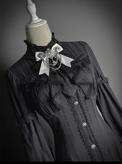 【2月23日予約締切】ドーンブレイカーゴシックフリルスタンドカラージャカードリボンシャツ