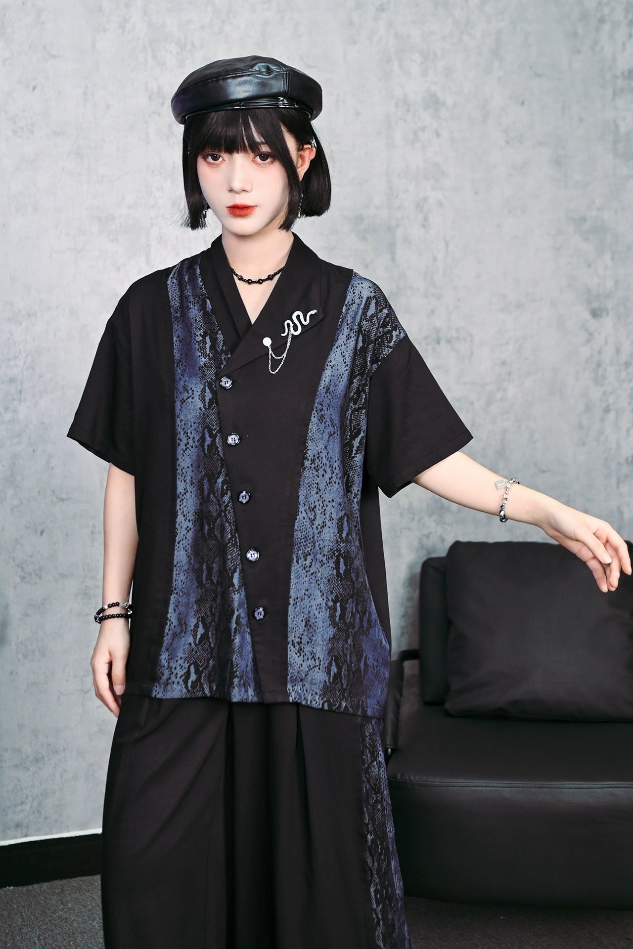 アシンメトリーカラーチャイナスネークプリントシャツ