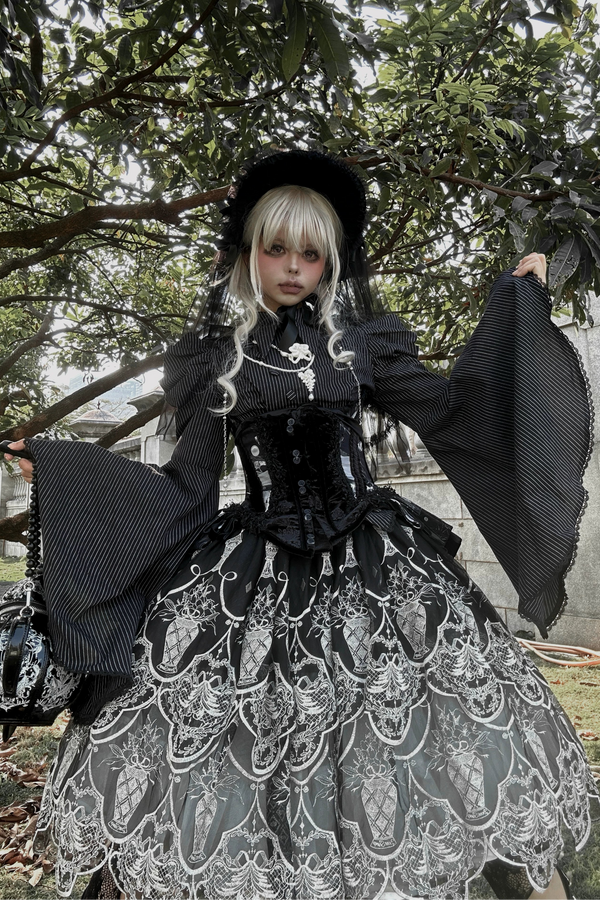 [Pre-order Deadline: April 13] Piano Stripe Gothic Lolita Volume Puff Flare Sleeve Shirt Type A/B