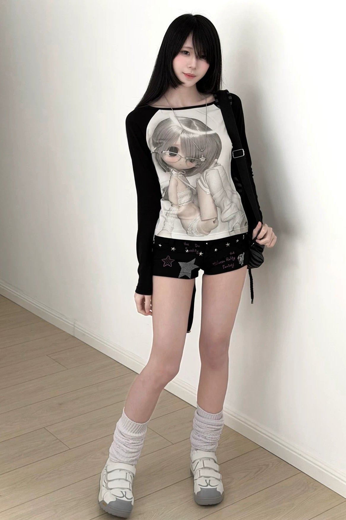 블랙 앤 화이트 래글런 탑 + 플리츠 스커트