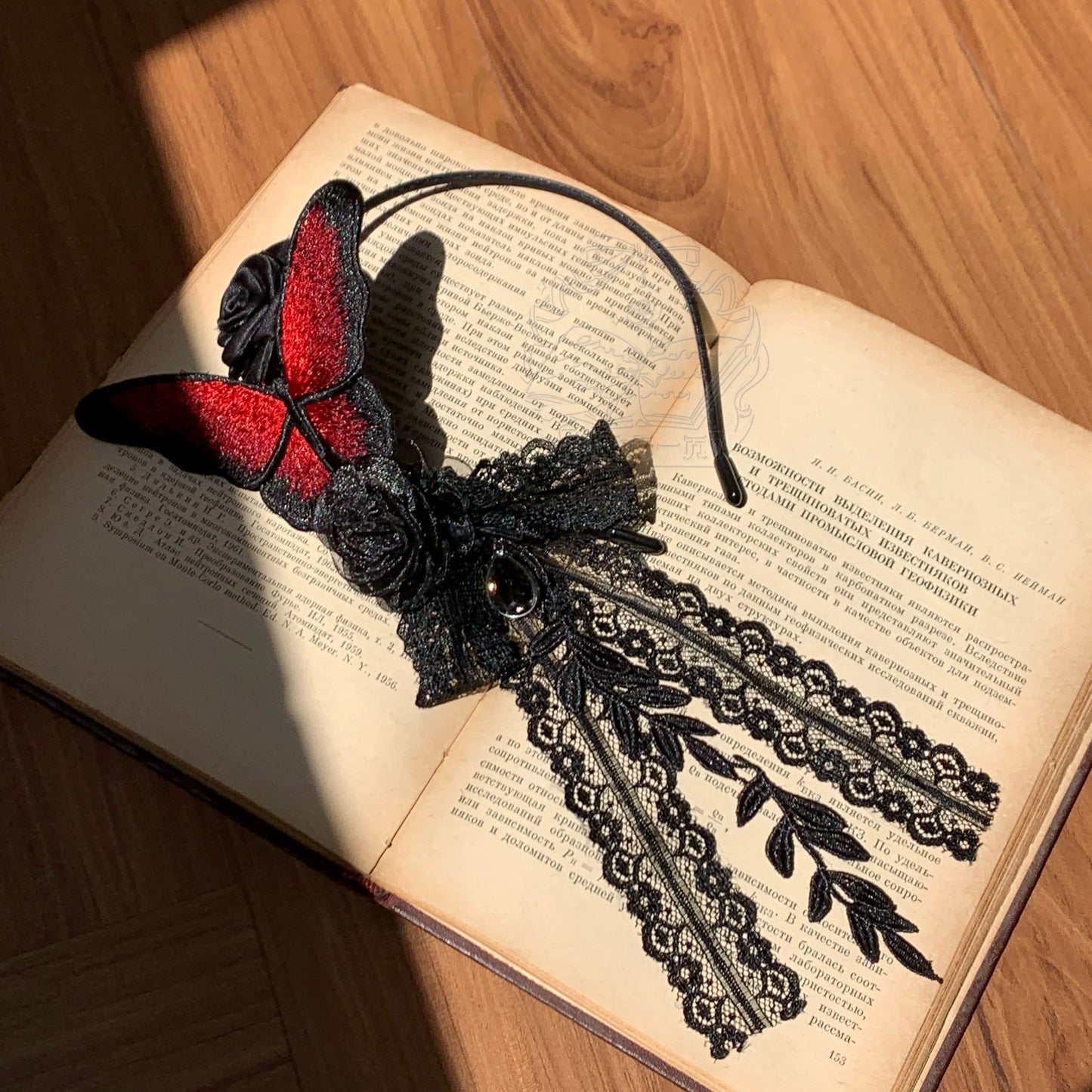 [Clôture des réservations le 105] Série d’accessoires gothiques élégants rouges/bleus (ras-du-cou/ensemble de broches papillon/KC serre-tête/châle/chaîne de taille/traîne à ruban au dos/gants en dentelle fleurie)