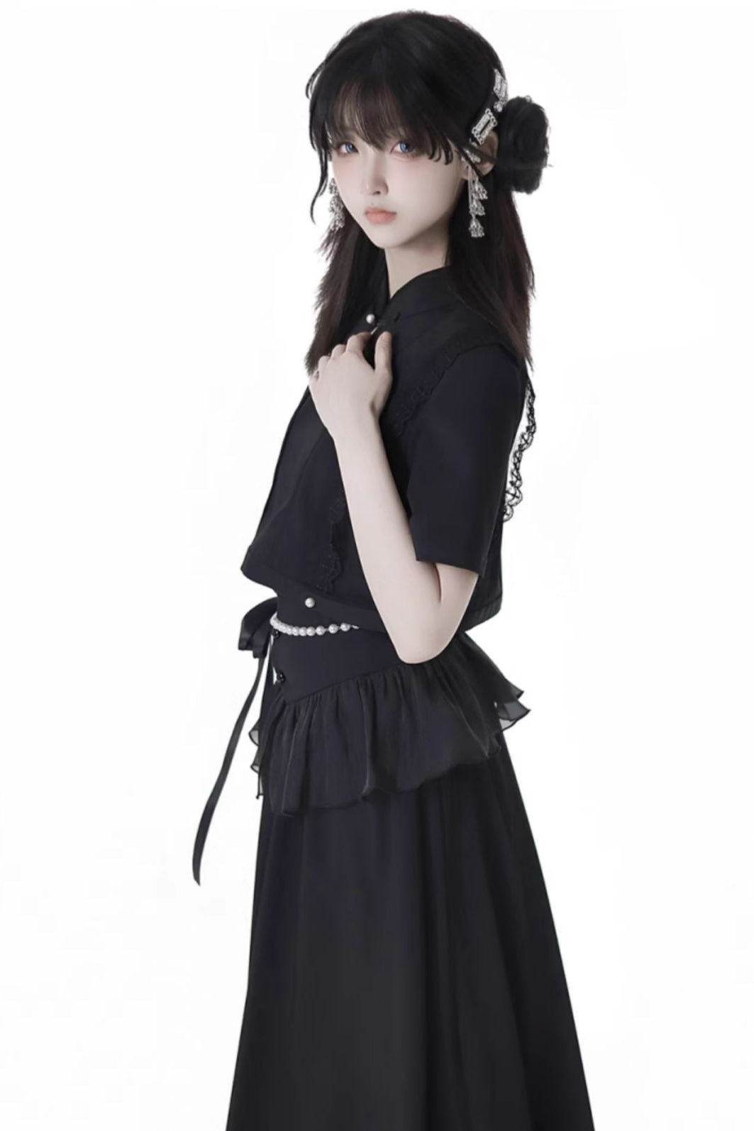 暗黑系无袖连衣裙+短款衬衫+喇叭裙