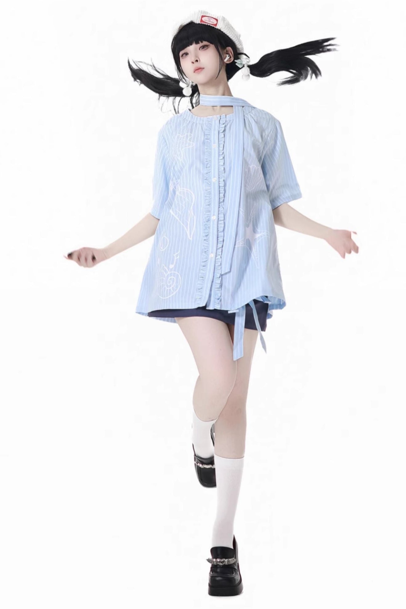 Gestreiftes Strandhemd + ärmelloses Hemd + Overshirt + Rock + weite Hose + Jeansrock