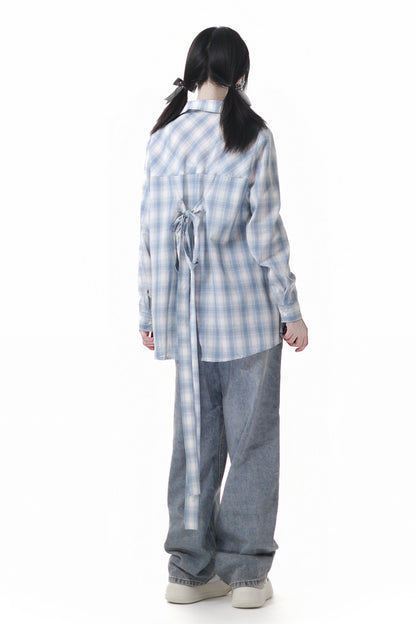 チェックシャツ＋キャミソール＋デニムパンツ
