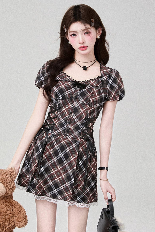 パフスリーブスモールホワイトドレス