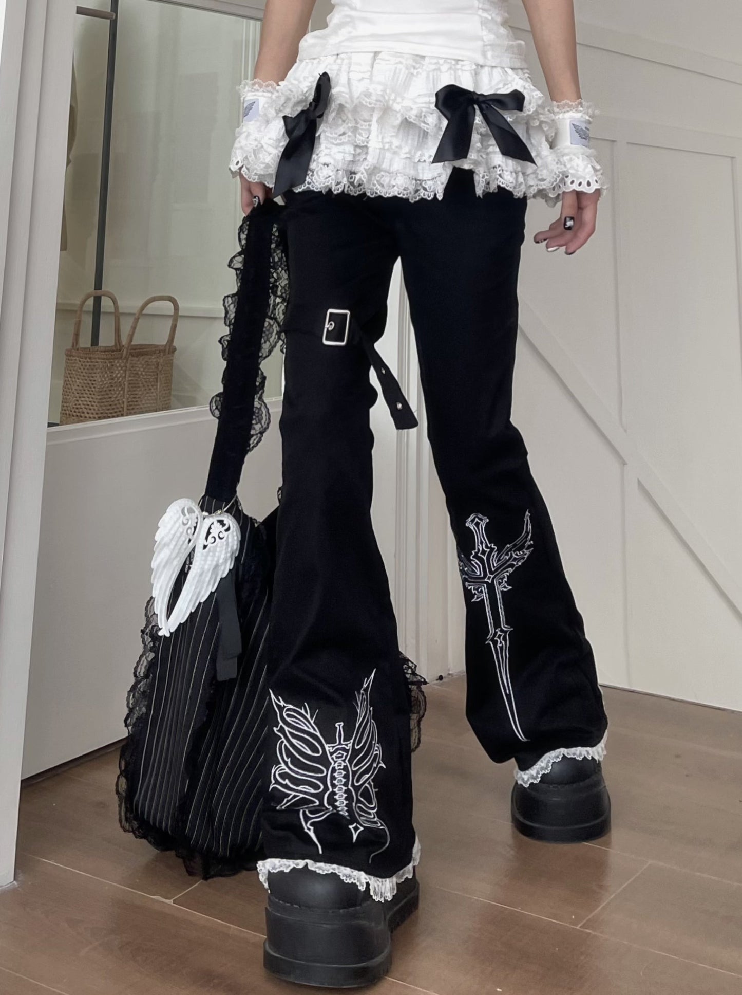酒肉集市原创黑白刺绣蕾丝薄款高跟蛋糕裙+喇叭裤两件套