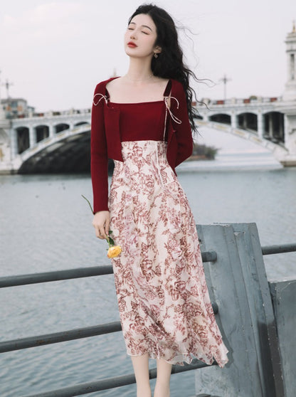 Robe à bretelles fleurie + cardigan court