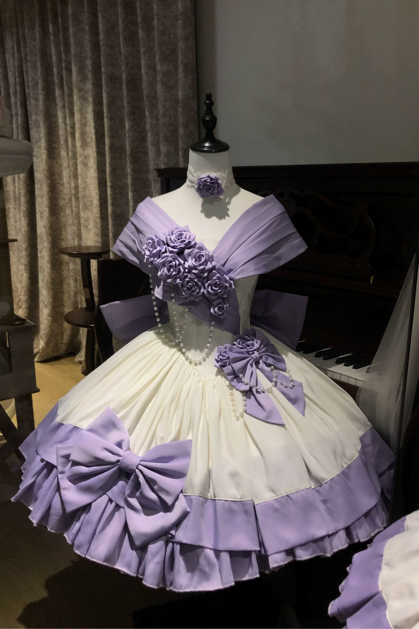 [Vorbestellfrist 28. Juni] Lila-weißes schulterfreies Princess-Lolita-Kleid mit Rosenband + Komplettset + Accessoires
