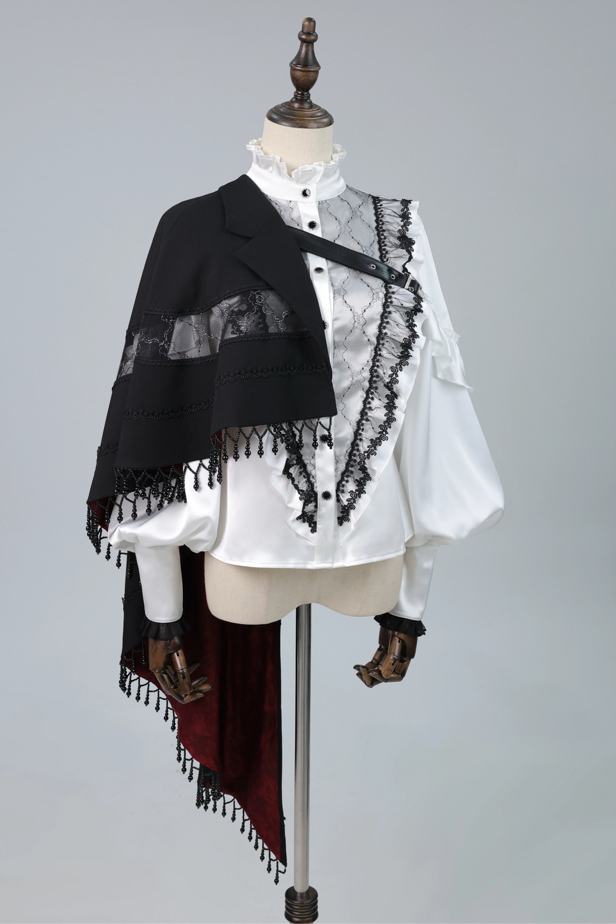 【10月2日予約締切】Gothic Beaded Lace Trim Knight One-Shoulder Cape (With Red Lining) + Jewel Chain Brooch